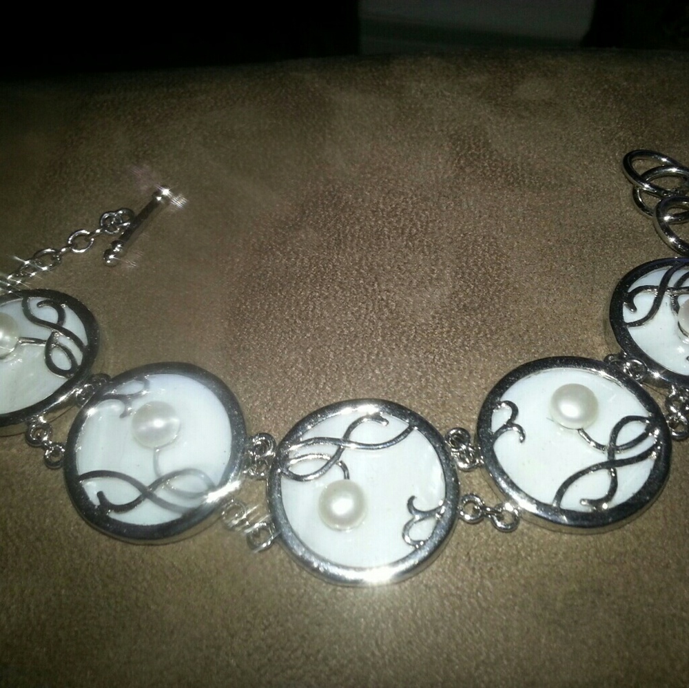 Pearl bracelet